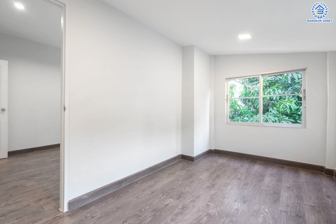 บ้านมือสองตกแต่งใหม่  แบรนด์ LH ม.พฤกษ์ลดา1 บางใหญ่-เซ็นทรัลเวสต์เกต เนื้อที่ 50 ตร.ว. ฟังก์ชัน 3 ห้องนอนพร้อมเชื่อมต่อห้องอเนกประสงค์ 3 ห้องน้ำ 2 ที่จอดรถ บนทำเลเส้นทางสายหลัก "กาญจนาภิเษก" ใกล้เซ็นทรัลเวสต์เกต และเพียง 10 นาทีถึงรถไฟฟ้า "สถานีคลองบางไผ่"